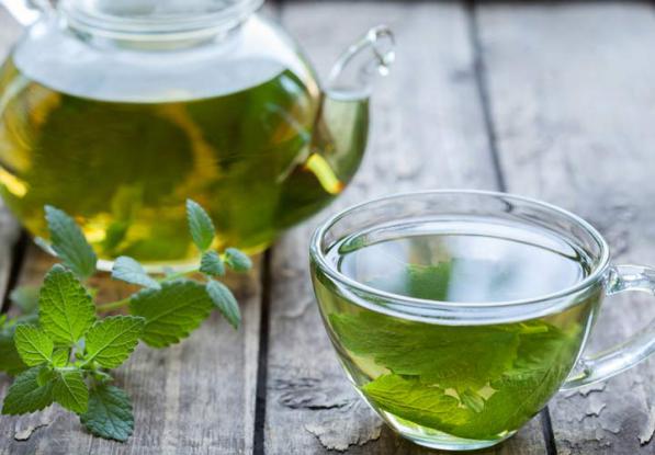 تاثیر مصرف عرق نعنا برای کاهش درد قاعدگی