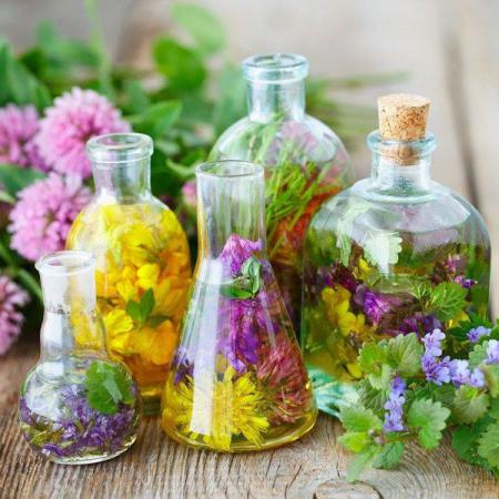 بررسی کیفی انواع عرقیات گیاهی